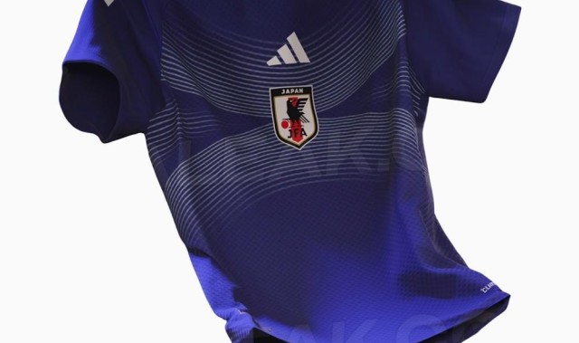 日本队26世界杯主场球衣谍照曝光：海洋蓝色调点缀银灰线条