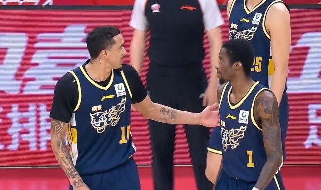 开云app在线下载-恭喜杜锋！广东残阵打爆上海男篮，朱芳雨押宝2米18新大外援？